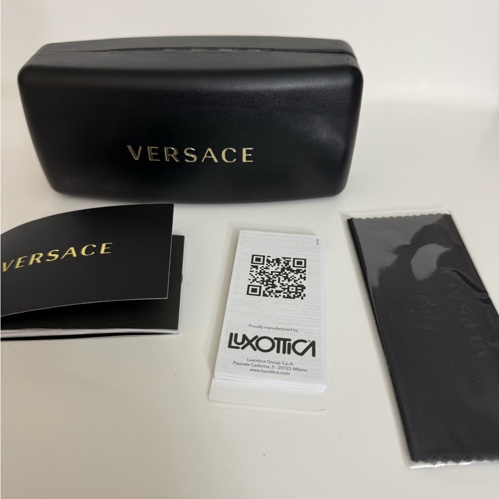 VERSACE sunglasses case BLACK AUTHENTIC SUNGLASSES CASE W/CLOTH , booklet - Picture 3 of 11